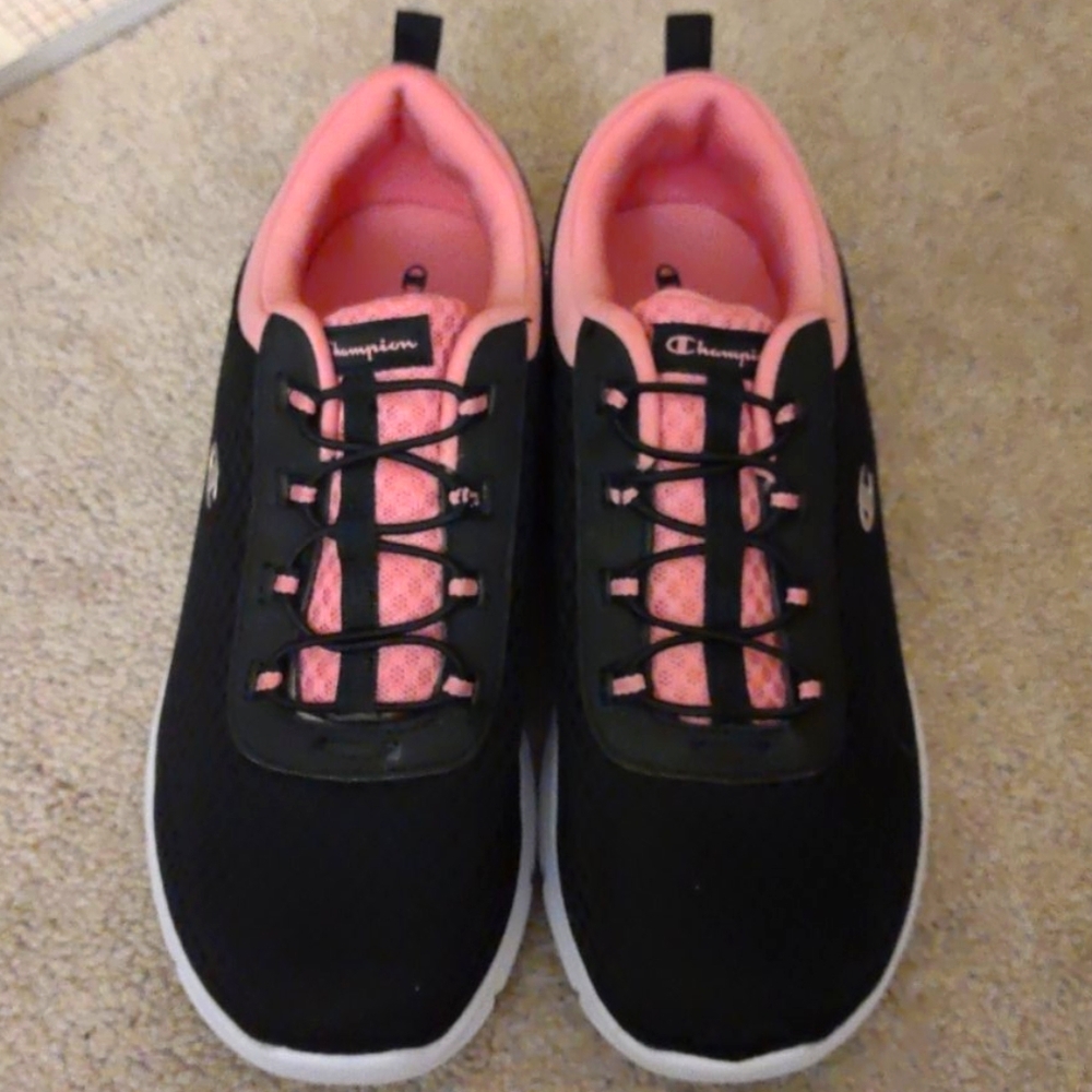 Athletic shoes
